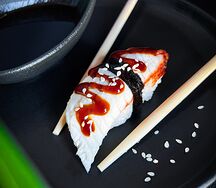 Суши с угрем