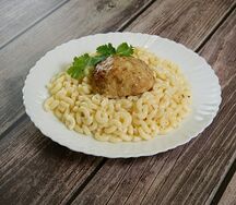 Котлета говяжья с макаронами