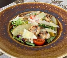 Салат с индейкой и грушей