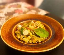 Феттуччине с овощами, кедровыми орехами, сыром моцарелла и соусом песто