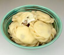 Вареники с творогом и изюмом