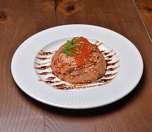 Салат с обожженным лососем