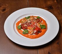 Перец рамиро, креветки, крем-тунец