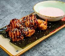 Цыпленок карааге с икорным соусом