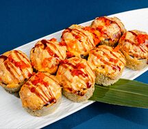 Жареный ролл со спайси-лососем