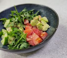 Овощной салат с авокадо