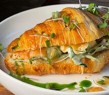 Круассан с ветчиной и сыром 