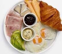 Завтрак круассан 