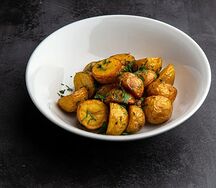 Картофель черри, жаренный с зеленью