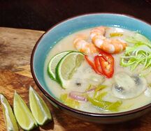 Том Кха с креветкой