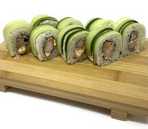 Ролл Динамит в огурце 