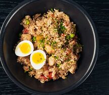 Жареный рис с курицей