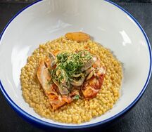 Паста птитим с хрустящим цыплёнком и вешенками 