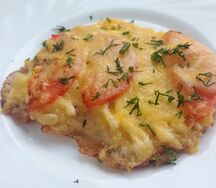 Куриная грудка, запеченная с помидоркой 