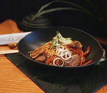 Яичная лапша с уткой хойсин
