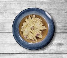 Паста с куриной грудкой и охотничьими колбасками