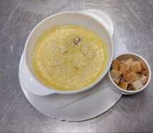 Сырный суп с сухариками