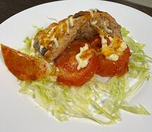 Горбуша запеченная с помидором