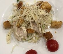 Салат Цезарь с курицей