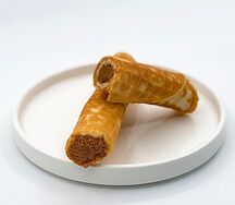 Вафельная трубочка со сгущенкой