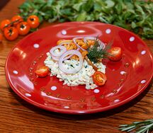 С маринованными опятами и копченой куриной грудкой