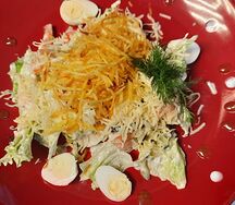 Салат с перепелиными яйцами и картофелем пай