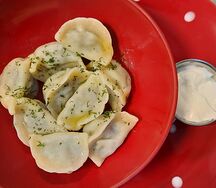 Вареники с капустой, грибами и сметаной