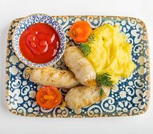 Мини-купаты с картофельным пюре