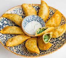 Мини-чебуреки с сыром и зеленью