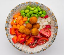 Поке с киноа и куриным филе