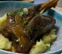 Баранья голень с пюре из селдерея