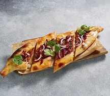 Пиде традиционная выпечка с мясным фаршем