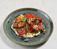 Гриль салат с курицей