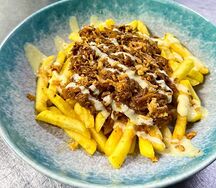 Рванная свинина с картофелем фри