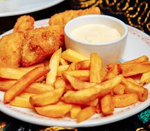 Куриные наггетсы с картофелем фри
