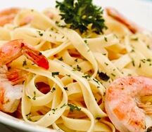 Феттуччине с креветками в сливках