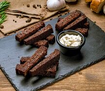 Гренки с сырным соусом