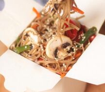 Wok Лапша гречневая с овощами