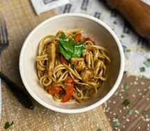 Wok-лапша с индейкой в соусе том ям