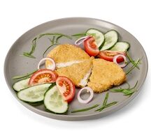 Куринный шницель в панировке с овощами