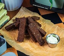 Ржаные гренки с соусом тартар