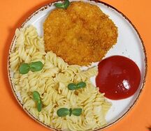 Макароны со шницелем