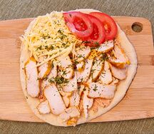 Закрытая пицца с курицей