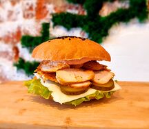 Гамбургер с шашлыком из курицы