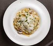 Паста с курицей и грибами