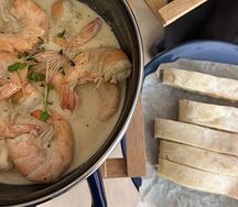 Котелок креветок в соусе сливки-чеснок