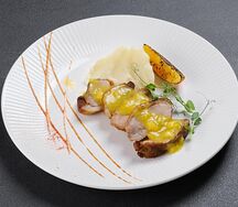 Утиная грудка в апельсиновом соусе с картофельным пюре