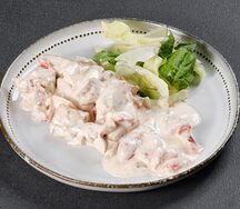 Теплый салат с судаком в сливочном соусе