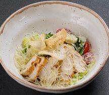 Салат Цезарь с курицей