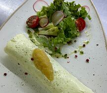 Омлет со сладкой креветкой и щучьей икрой